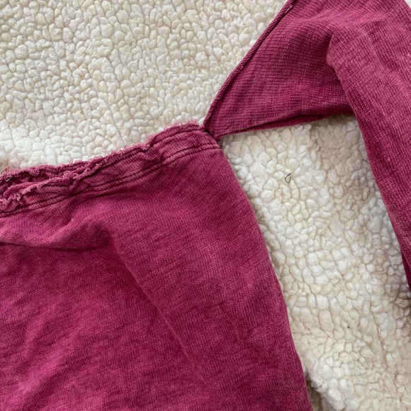 Long sleeve, basically strapless top. - Picture 4 of 4